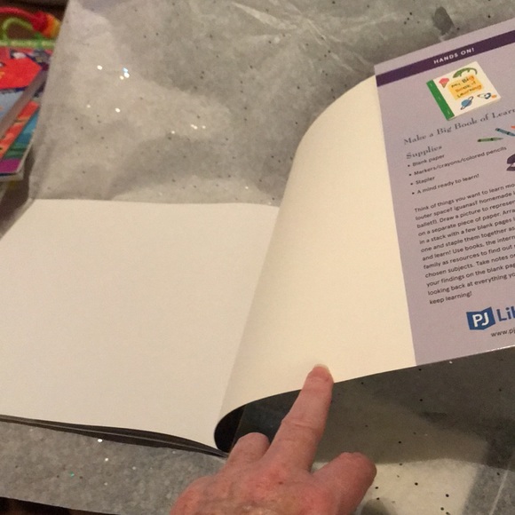 🎉2/15.00🎉 Raisel’s Riddle, like new gift giving condition book, PJ Library - Picture 9 of 9